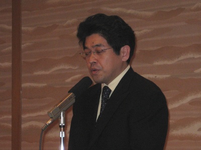 同窓会会長及び1回生代表の岡田さんの挨拶