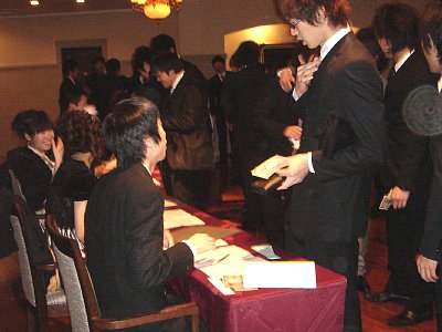 受付にて