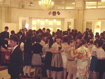 祝賀会の様子。久しぶりの再開で話も弾みました。